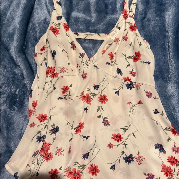 Shirt Bundle - Large ✨ - Picture 9 of 12